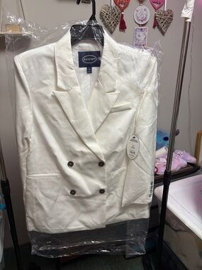 Scoop Double-Breasted White Blazer